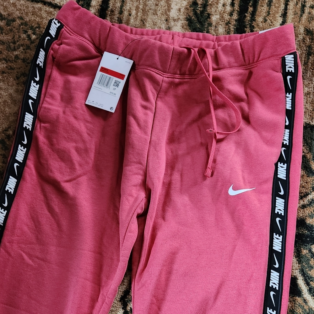 Nike sweatpants Only. - Picture 8 of 16